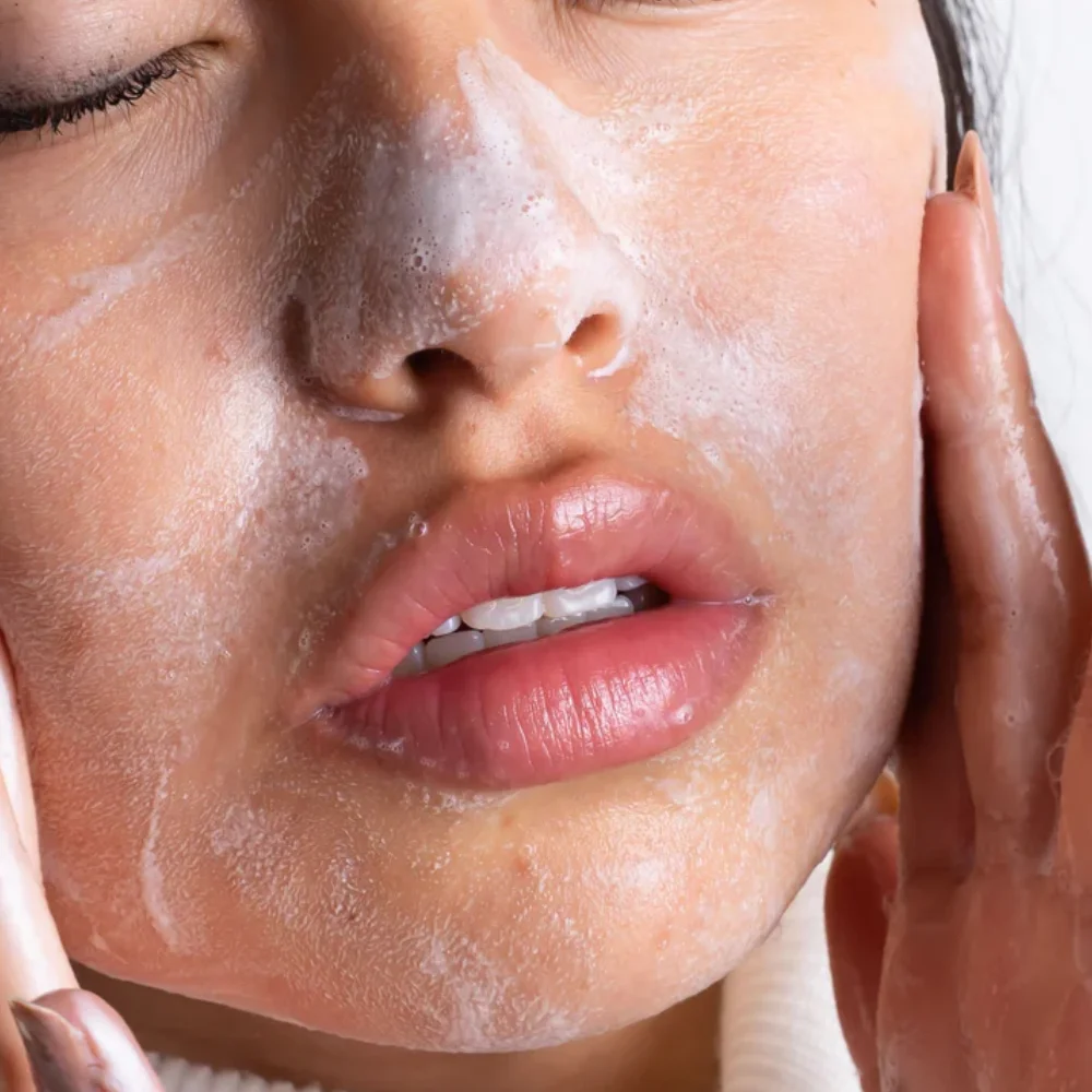 Anua Heartleaf Quercetinol Pore Deep Cleansing Foam - Image 3